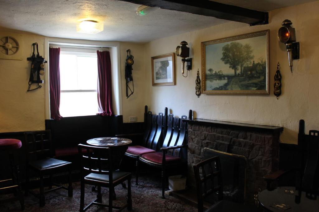 Owain Glyndwr Hotel Corwen Exterior photo